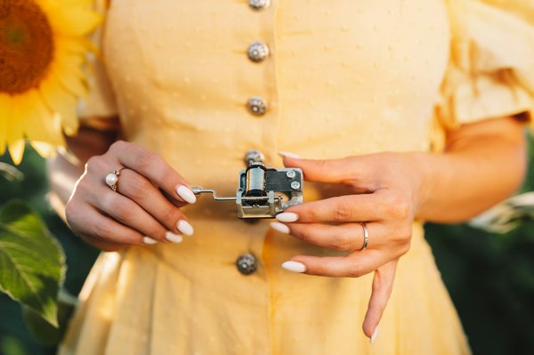 Découvrez les boîtes à musique manivelle artisanales uniques